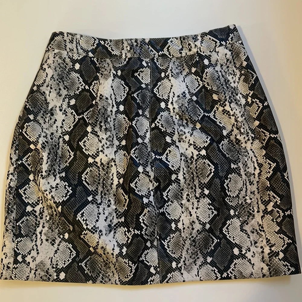 Mini Skirt great for the office or a date night *faux leather *animalprint - Picture 3 of 3